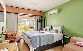 Estúdio aconchegante e funcional - cama casal ou 2 de solteiro - ar condicionado - wifi - netflix - cozinha